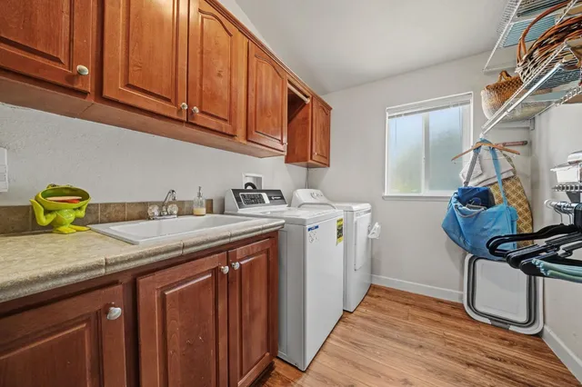 a view of a house with backyard and a tree