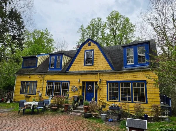 $475,000 | 233 Blooming Grove Turnpike, New Windsor, NY 12553