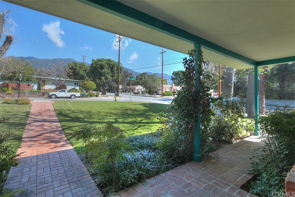 3890 Shadow Grove Road Pasadena, CA 91107 - Photo 4 of 33