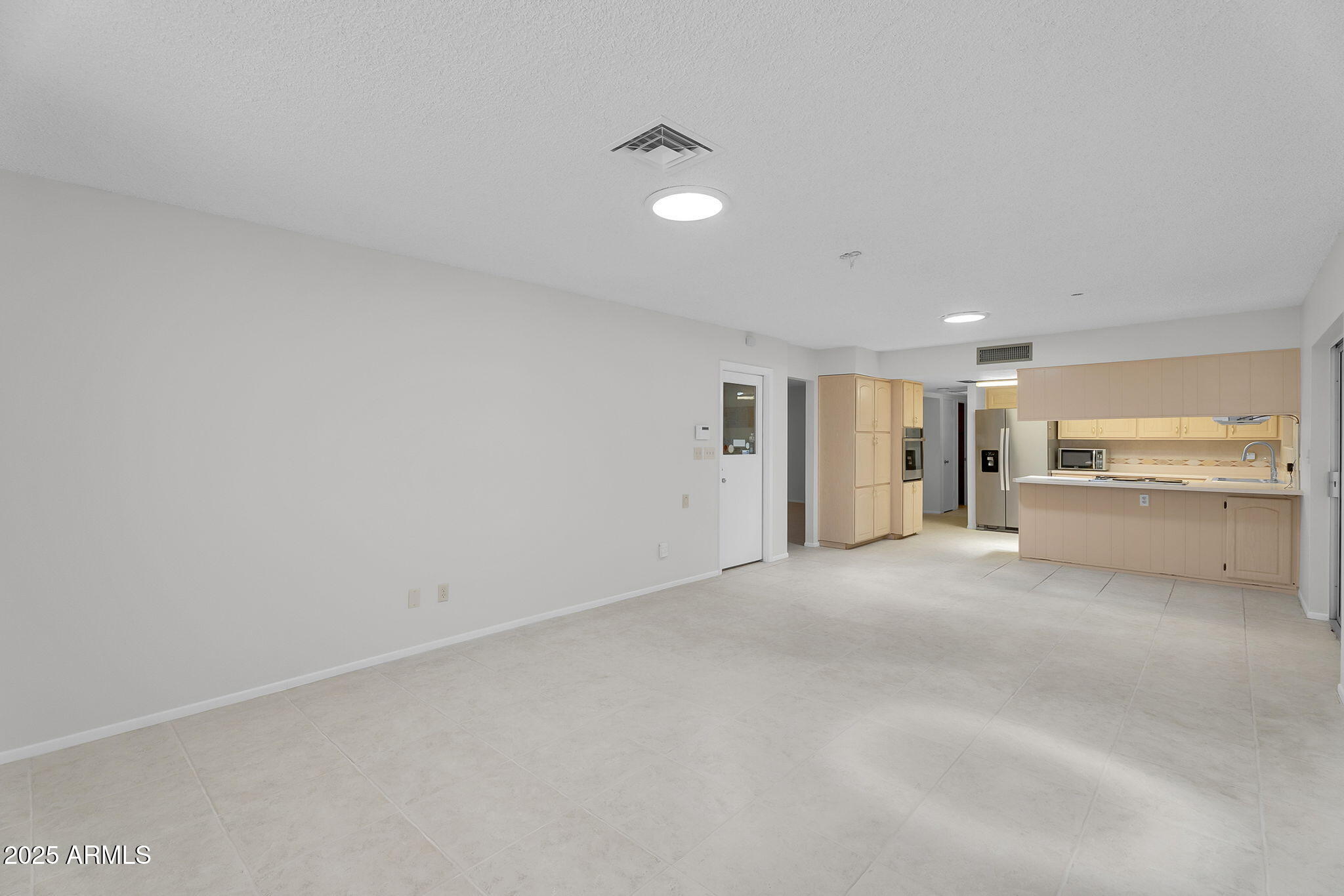 1023 South Ocotillo Drive Apache Junction, AZ 85120 - Photo 6 of 22 Living