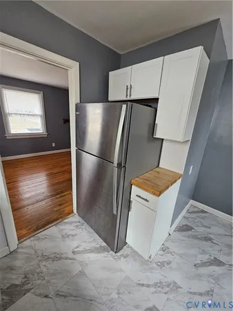 a refrigerator freezer sitting in a kitchen