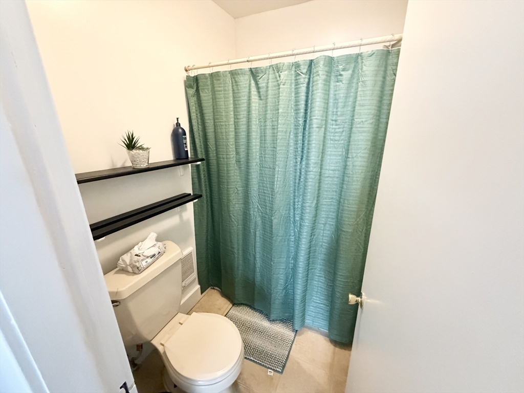11 Crown Street Springfield, MA 01108 - Photo 11 of 15