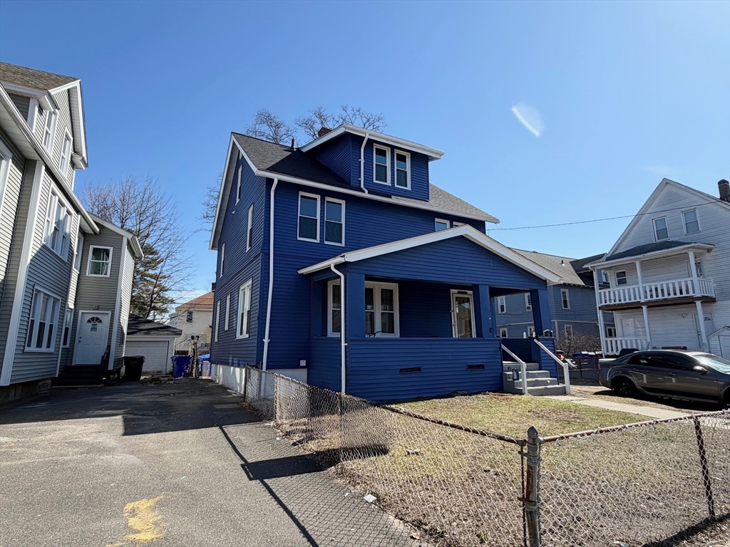 11 Crown Street Springfield, MA 01108 - Photo 2 of 15