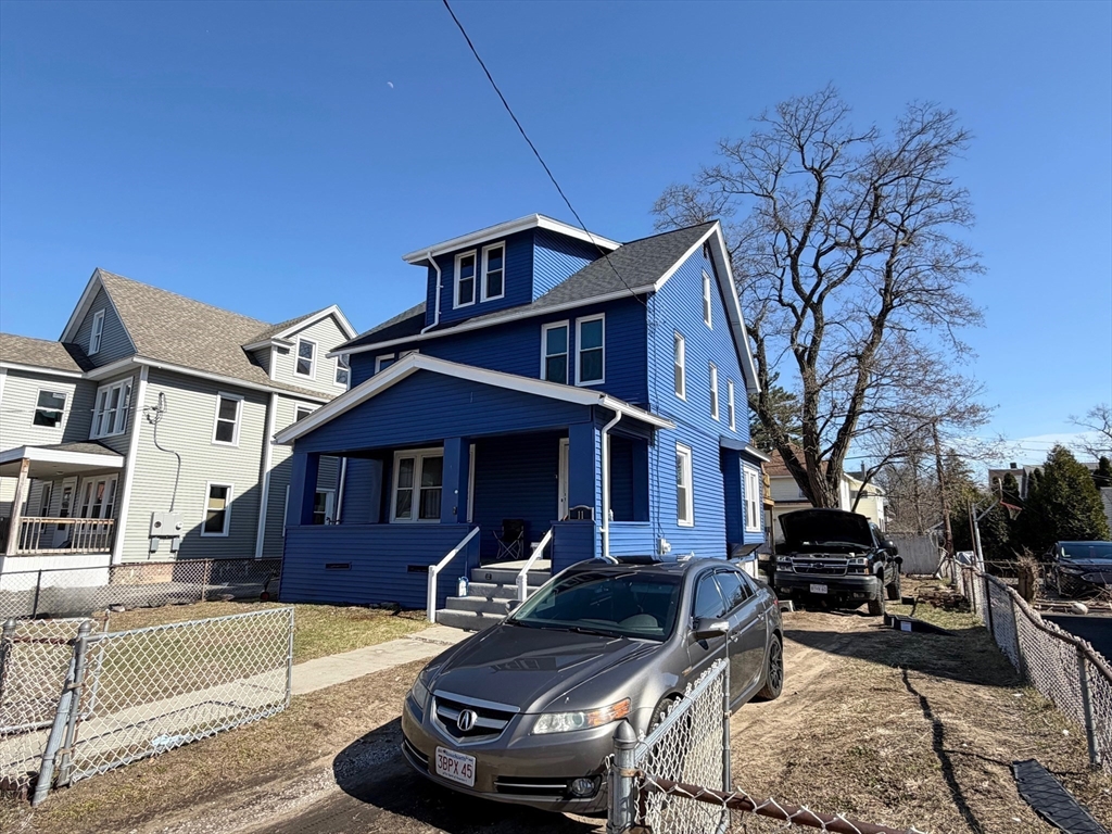 11 Crown Street Springfield, MA 01108 - Photo 3 of 15