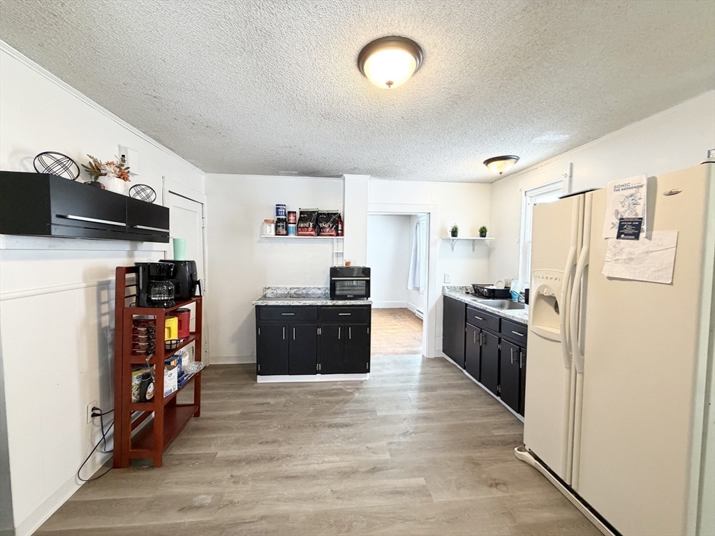 11 Crown Street Springfield, MA 01108 - Photo 4 of 15