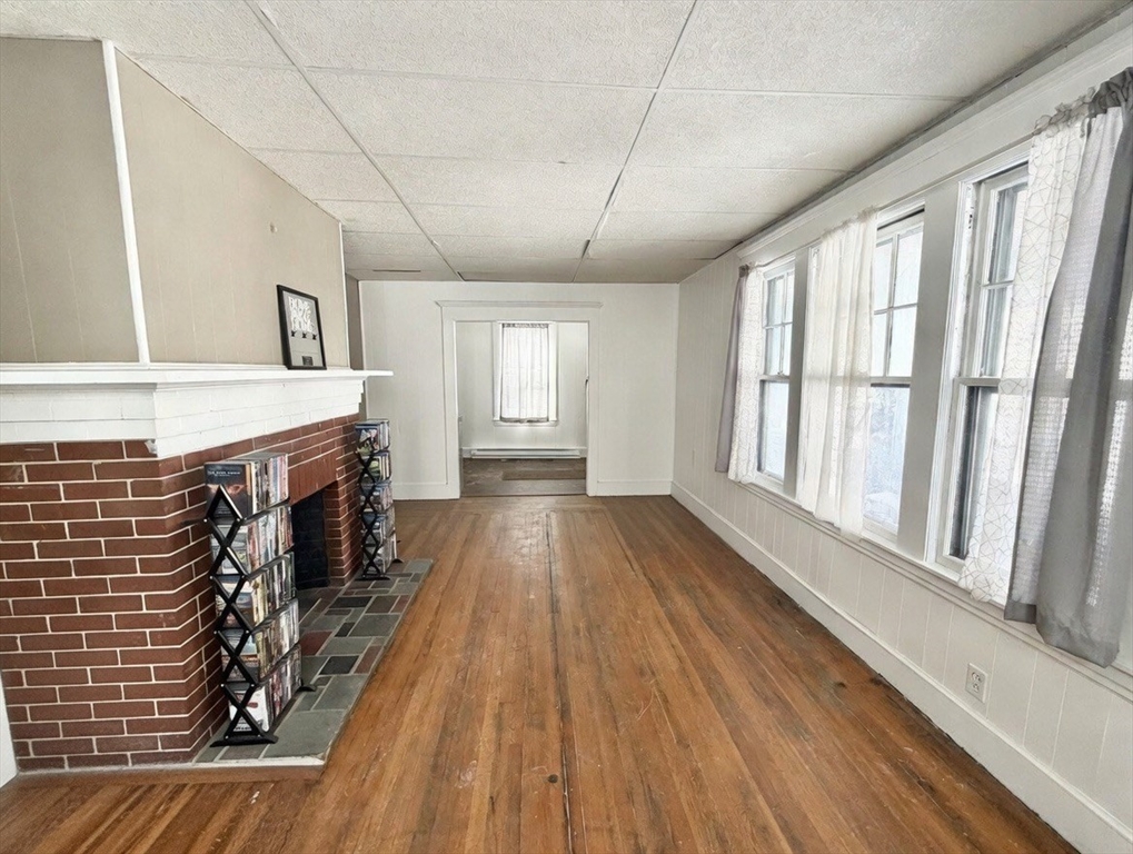 11 Crown Street Springfield, MA 01108 - Photo 6 of 15