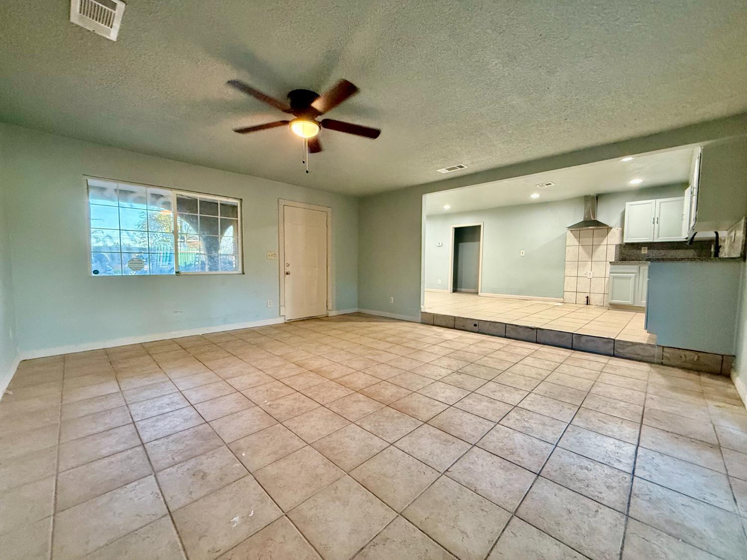 1401 Inyo Avenue Modesto, CA 95358 - Photo 6 of 16 a view of an empty room and window