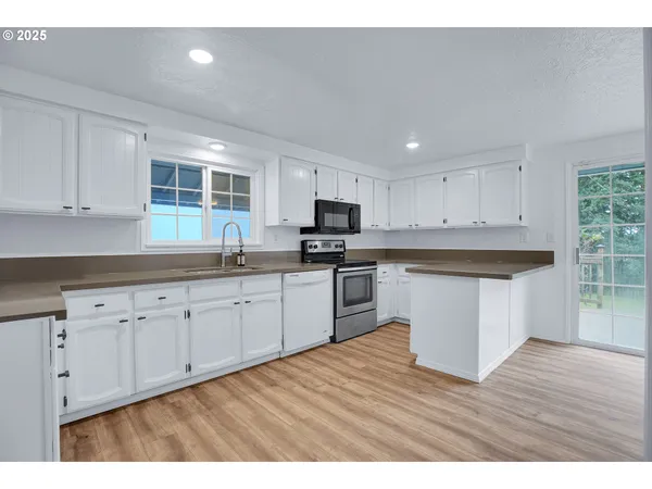 $599,000 | 20320 Southeast Walgren Road, Damascus, OR 97089