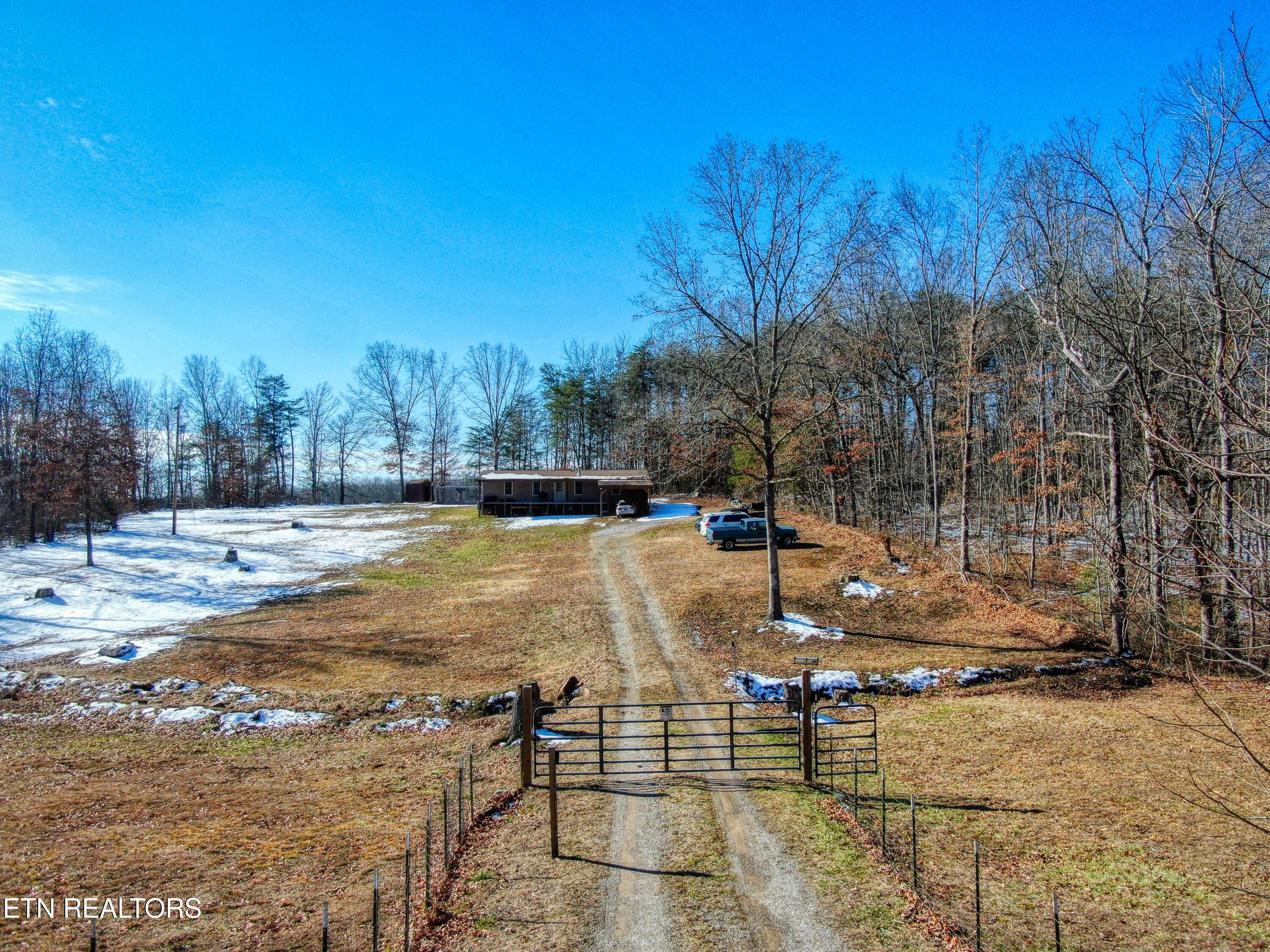 120 Volunteer Road Monterey, TN 38574 - Photo 6 of 53 3