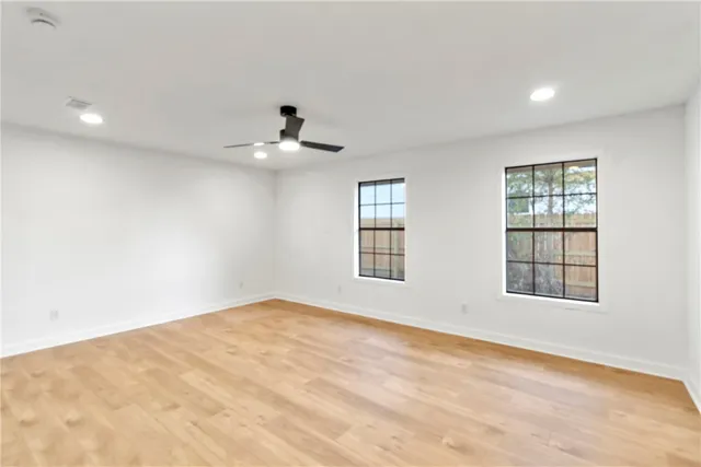 a view of an empty room with a ceiling fan
