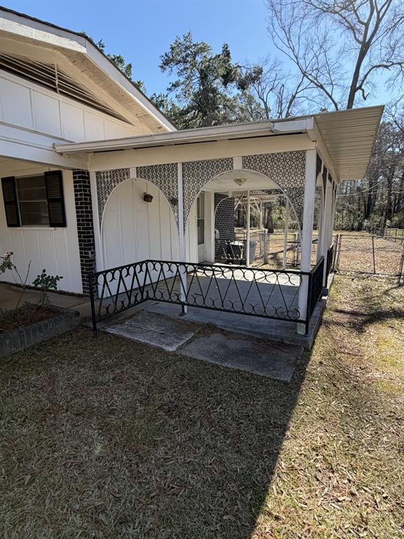 134 Hope Street Mansfield, LA 71052 - Photo 7 of 23 Side patio