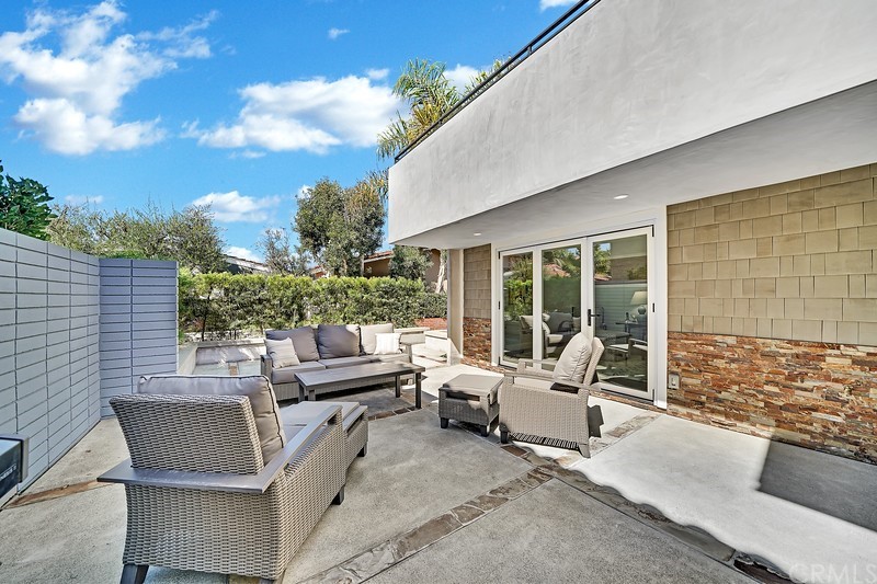 119 Via Nice Newport Beach, CA 92663 - Photo 15 of 30 a living room with furniture