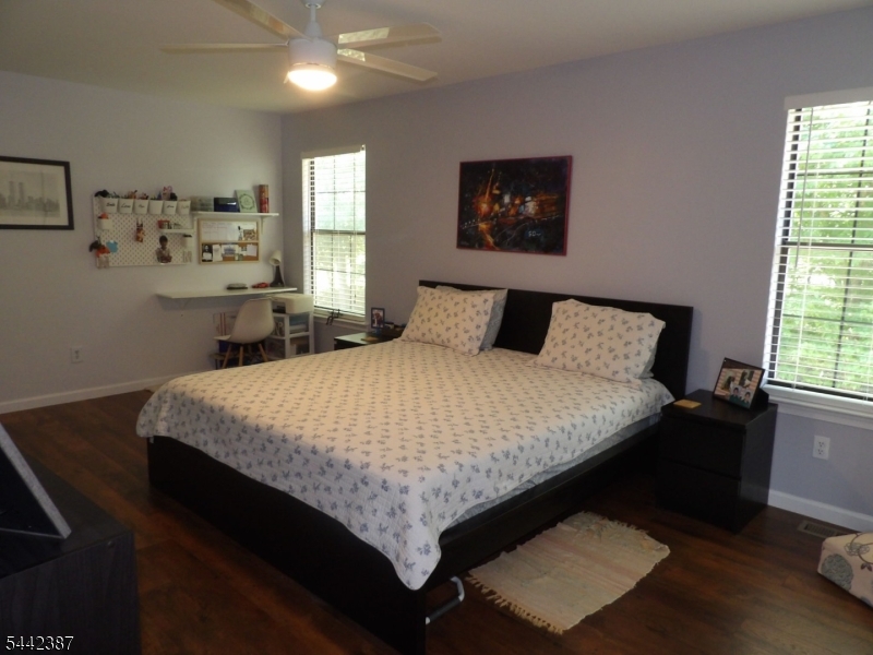 605 Timber Oaks Road Edison, NJ 08820 - Photo 15 of 25