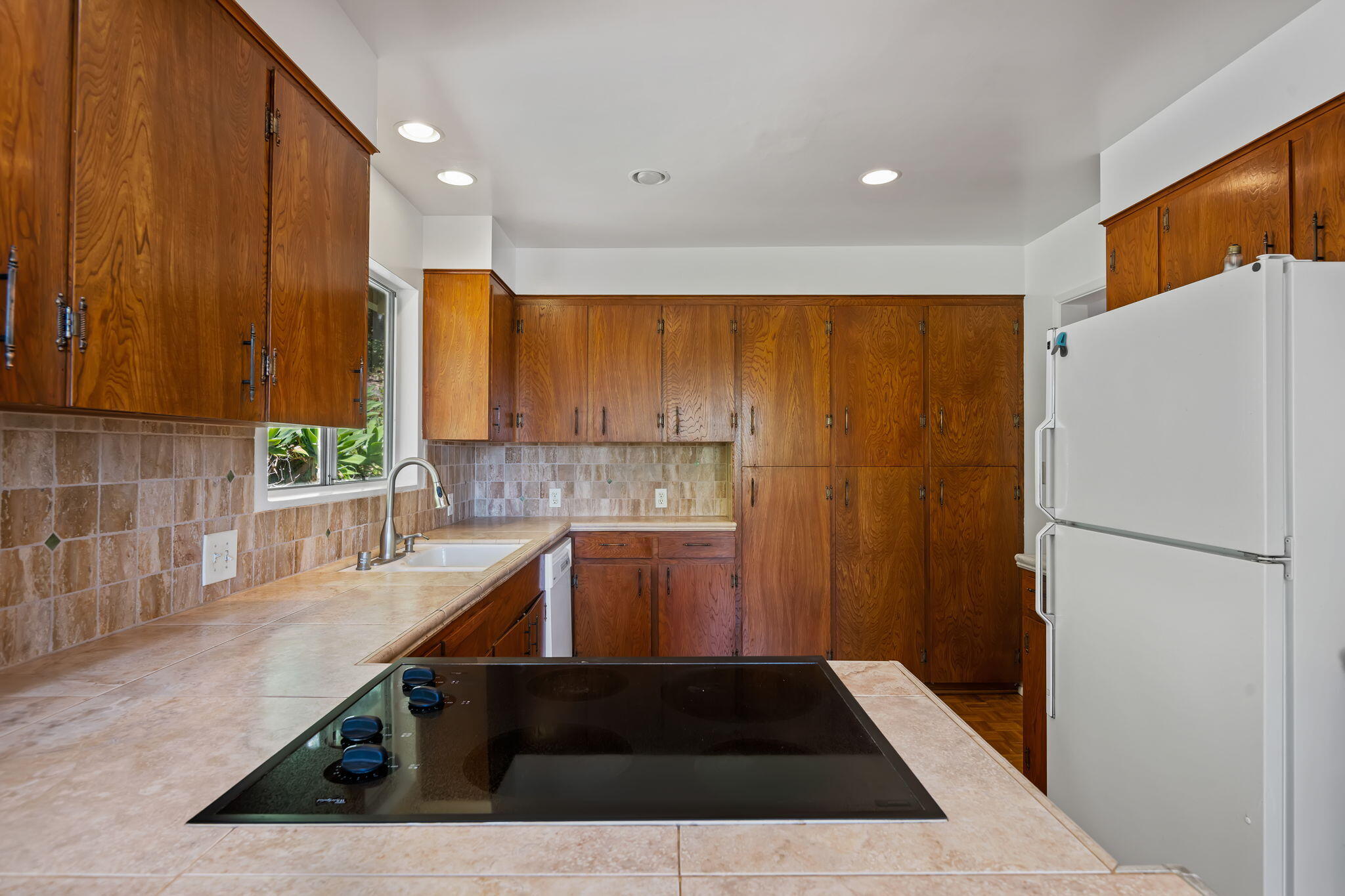 700 Chiquita Road Santa Barbara, CA 93103 - Photo 12 of 36 Kitchen1