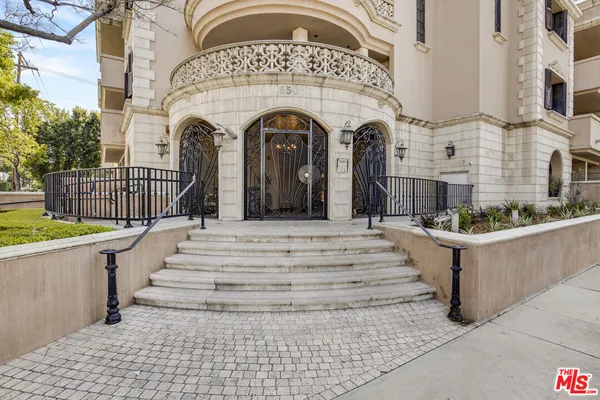 $7,200 | 850 North Croft Avenue, Unit 203, Los Angeles, CA 90069