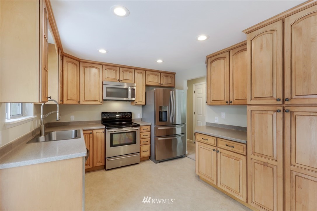 13820 Southeast 142nd Street Renton, WA 98059 - Photo 6 of 16 Gallery Image 6