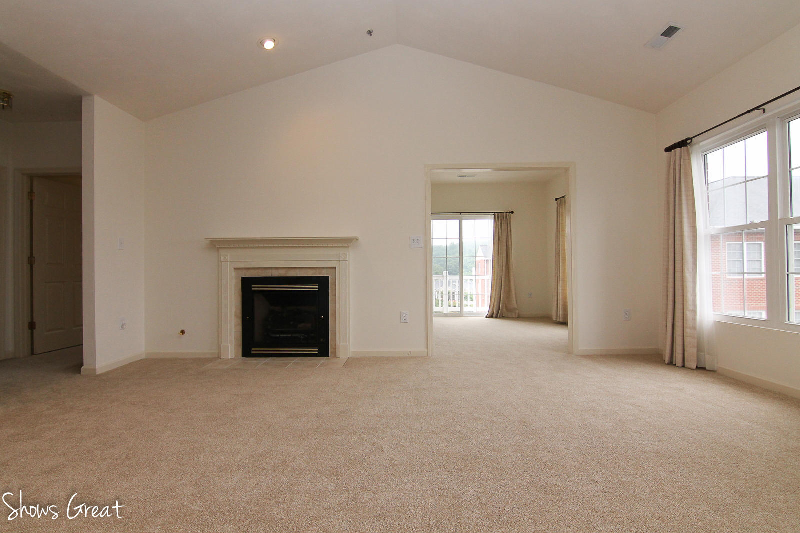 4438 Pheasant Ridge Road, Unit 402 Roanoke, VA 24014 - Photo 13 of 30 IMG_4463