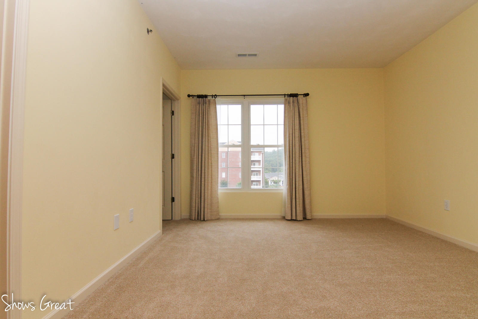 4438 Pheasant Ridge Road, Unit 402 Roanoke, VA 24014 - Photo 16 of 30 IMG_4469