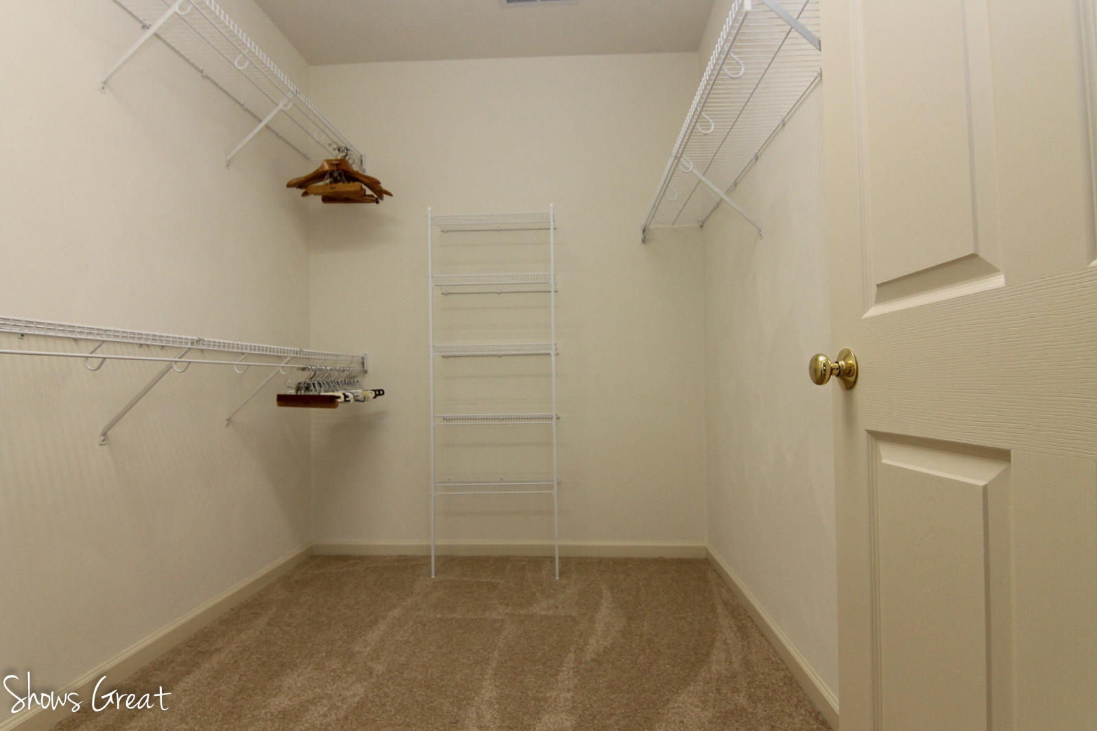 4438 Pheasant Ridge Road, Unit 402 Roanoke, VA 24014 - Photo 19 of 30 IMG_4473