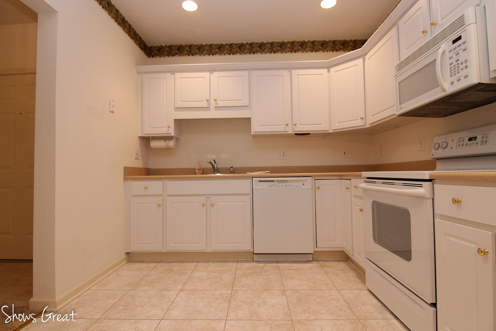 4438 Pheasant Ridge Road, Unit 402 Roanoke, VA 24014 - Photo 5 of 30 IMG_4449