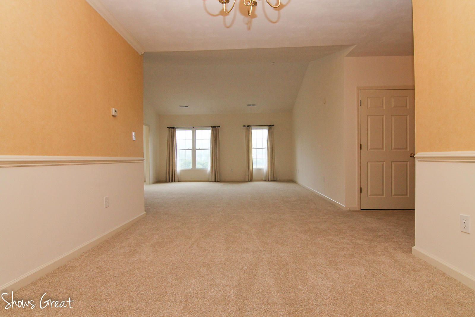 4438 Pheasant Ridge Road, Unit 402 Roanoke, VA 24014 - Photo 7 of 30 IMG_4452