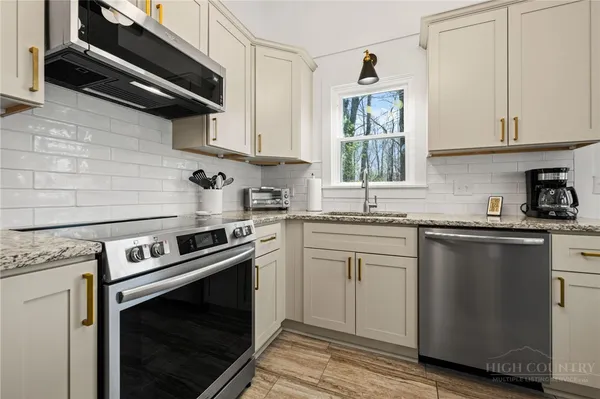 $475,000 | 811 Pine Ridge Road, Beech Mountain, NC 28604