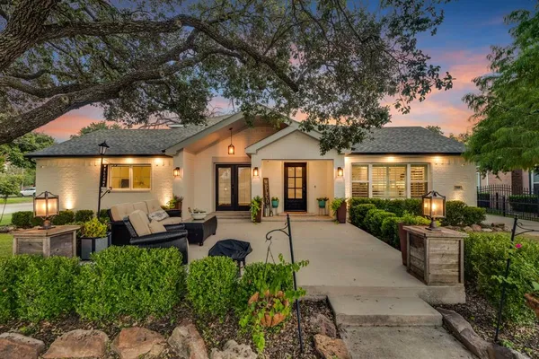$1,100,000 | 310 Travis Street, Roanoke, TX 76262