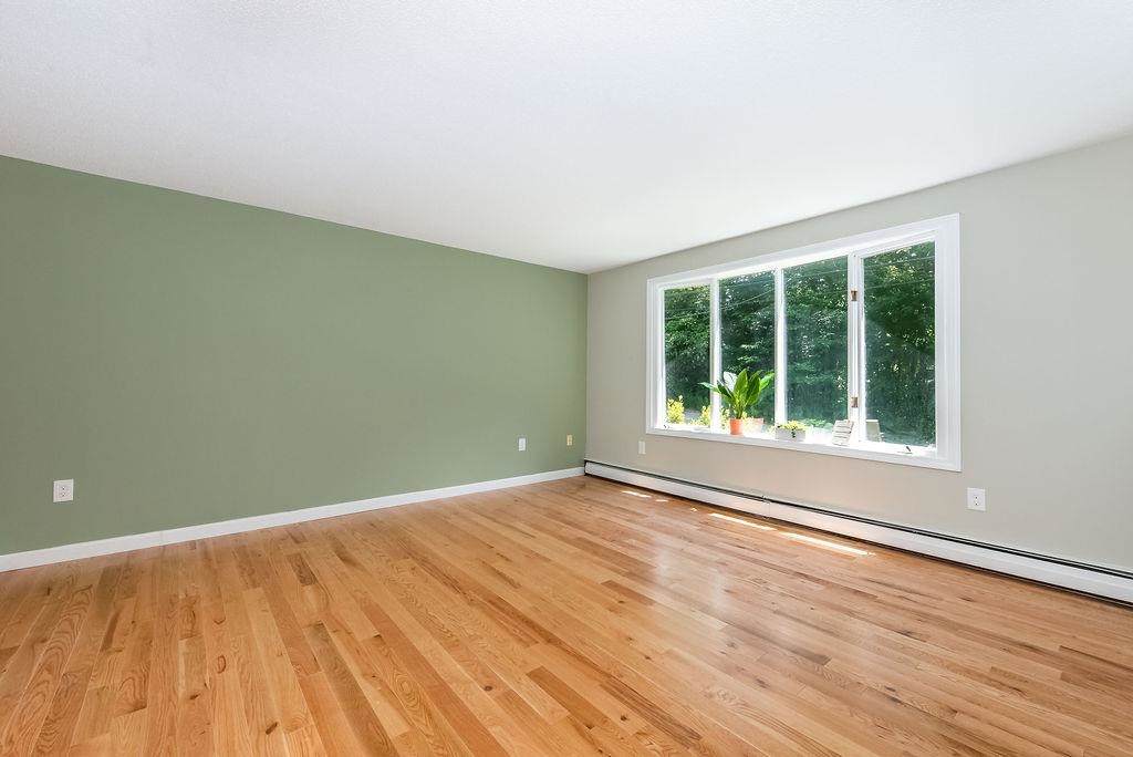 39 Howe Street Rochester, NH 03867 - Photo 5 of 38