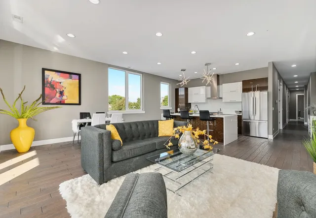 $599,999 | 2444 West Irving Park Road, Unit 2E, Chicago, IL 60618