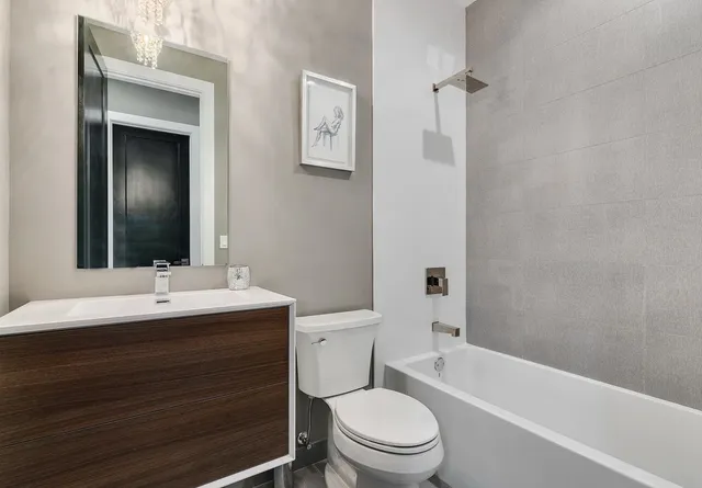 $599,999 | 2444 West Irving Park Road, Unit 2E, Chicago, IL 60618