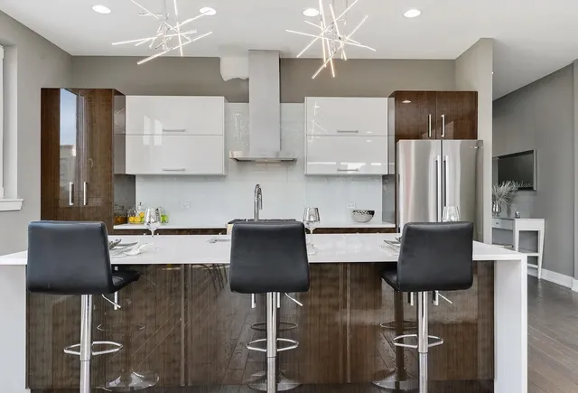 $599,999 | 2444 West Irving Park Road, Unit 2E, Chicago, IL 60618