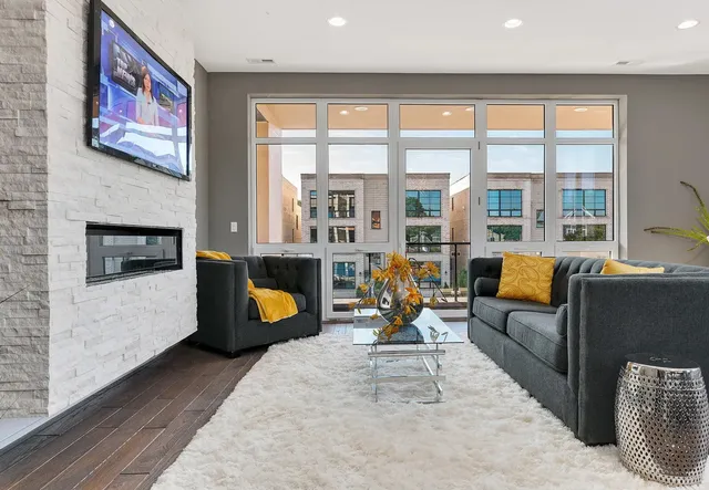 $599,999 | 2444 West Irving Park Road, Unit 2E, Chicago, IL 60618