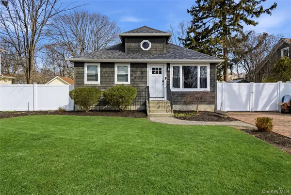 $599,999 | 205 Oak Street, Patchogue, NY 11772