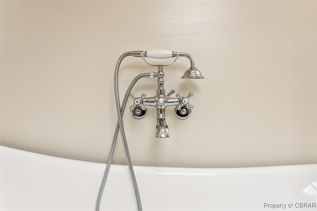 10370 Maryus Road Hayes, VA 23072 - Photo 23 of 35 Interior details with a bathing tub