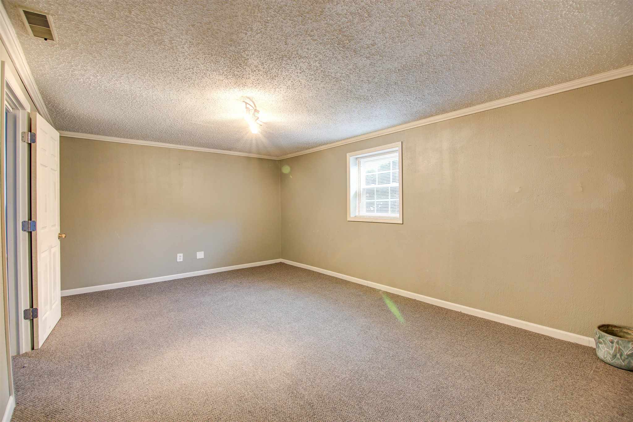 1611 Middle Road Camanche, IA 52730 - Photo 15 of 19 Gallery Image 15