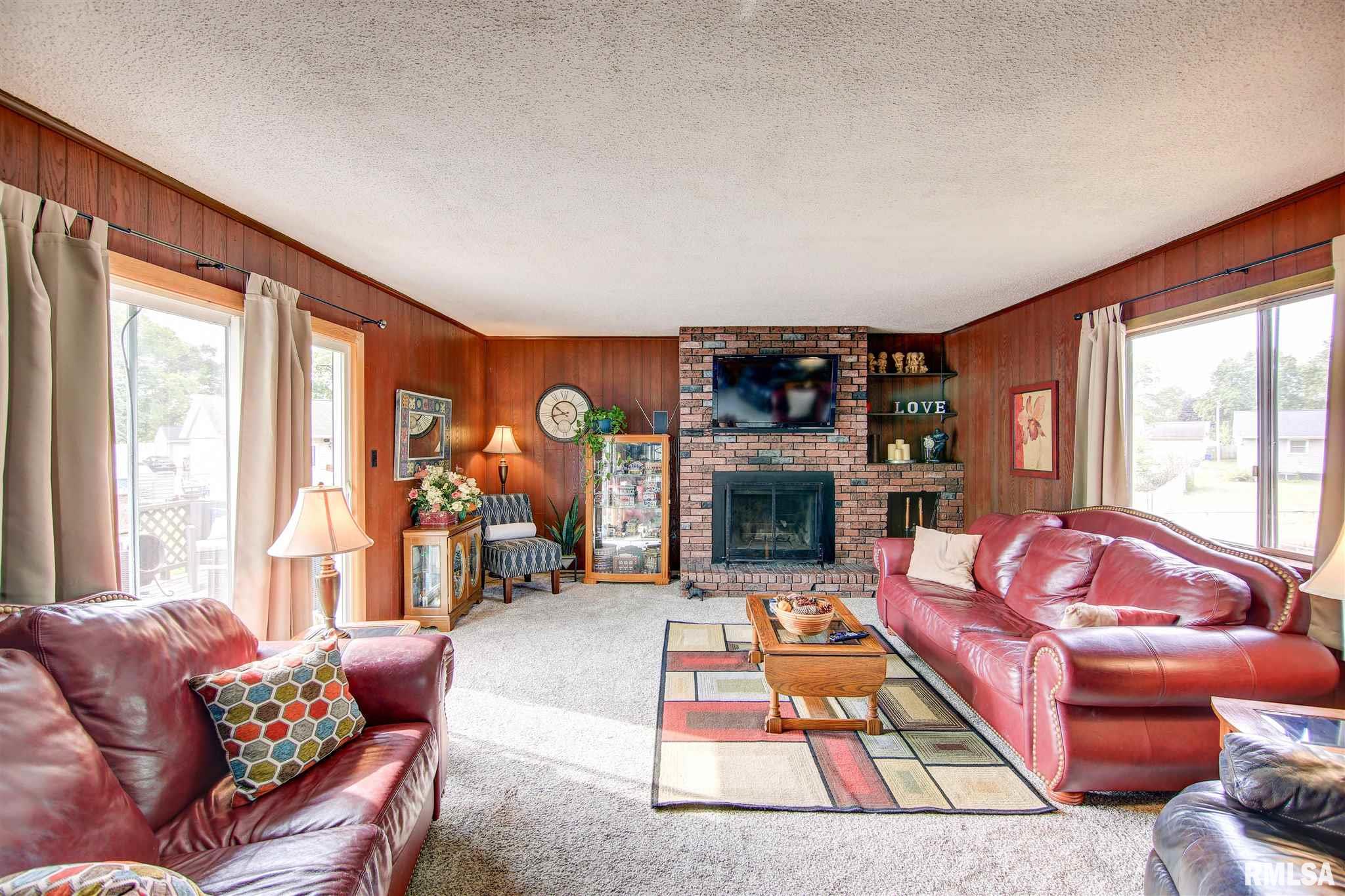 1611 Middle Road Camanche, IA 52730 - Photo 8 of 19 Gallery Image 8