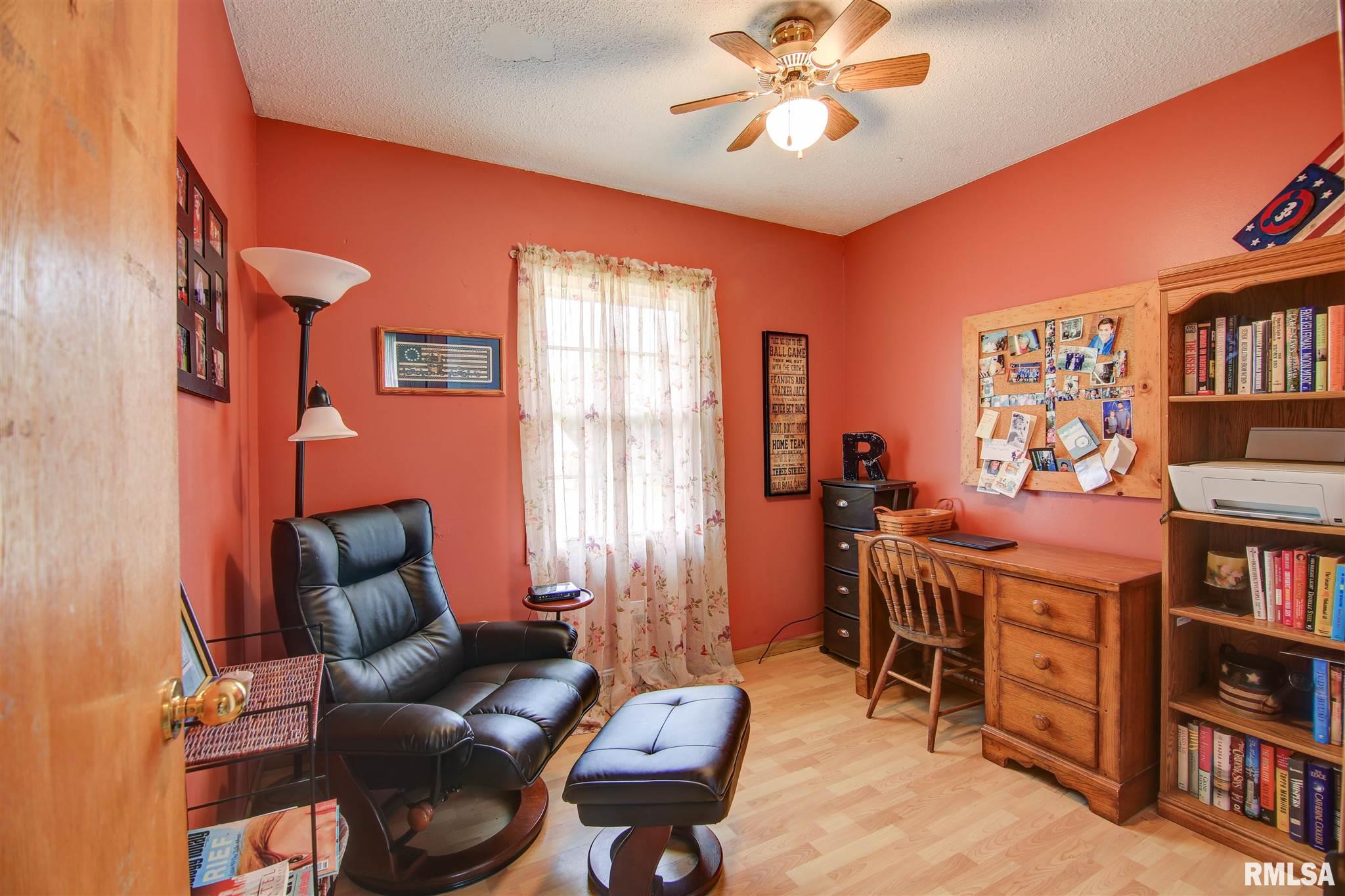 1611 Middle Road Camanche, IA 52730 - Photo 9 of 19 Gallery Image 9