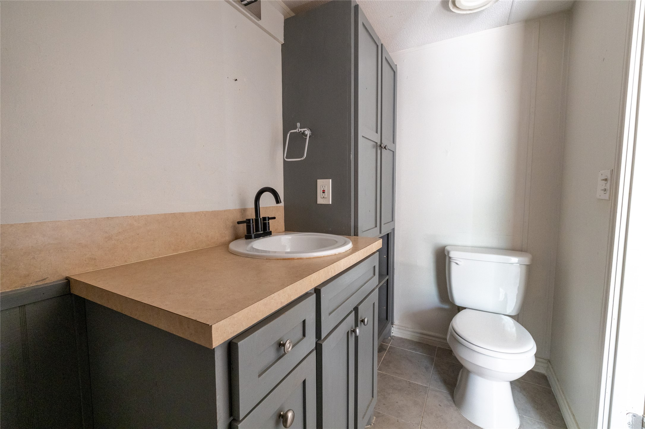 1265 Bugtussle Lane Lockhart, TX 78644 - Photo 6 of 16 a bathroom with a toilet sink and mirror