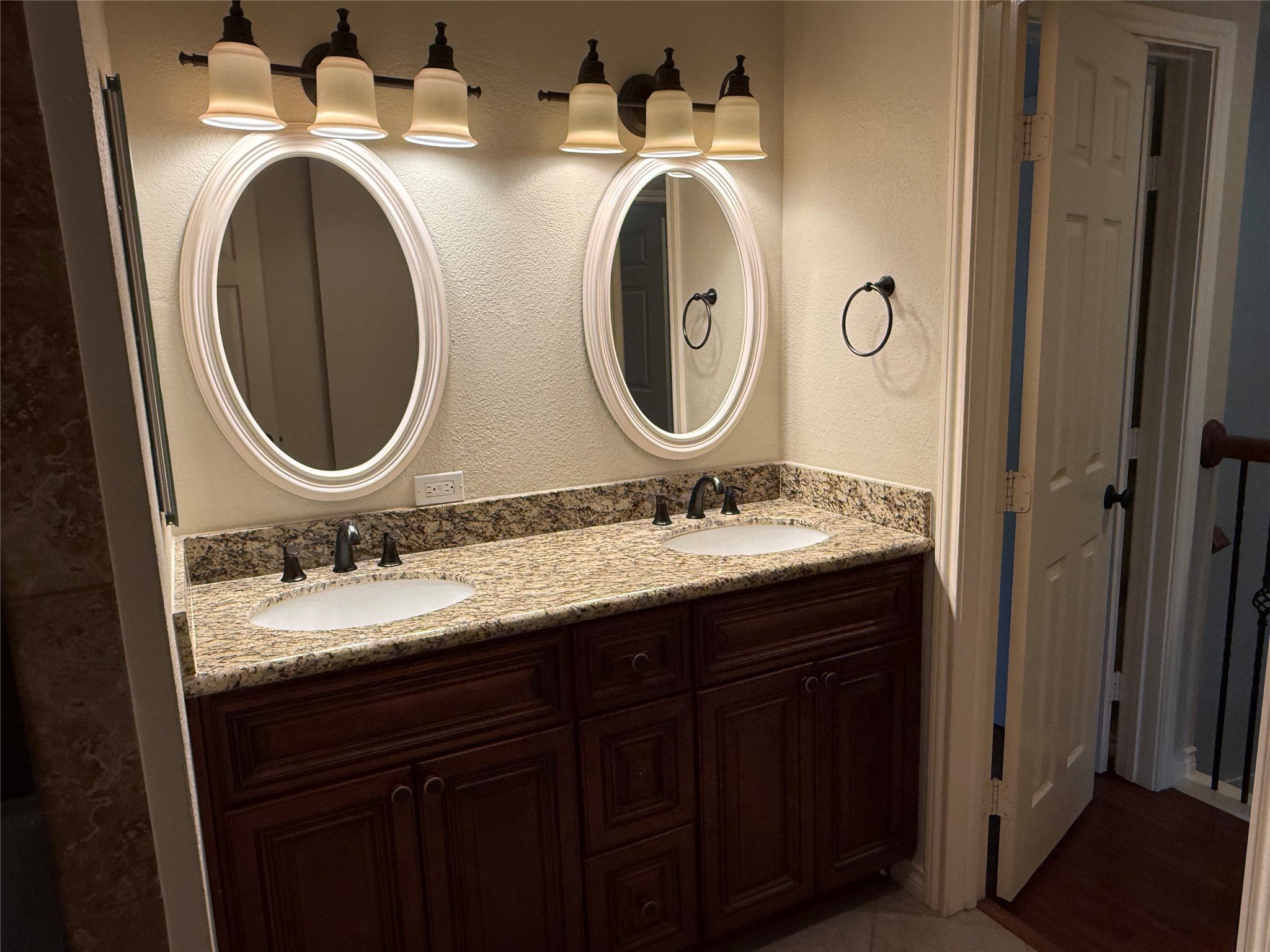 515 Tallowood Road, Unit 4 Houston, TX 77024 - Photo 15 of 25 Double sink