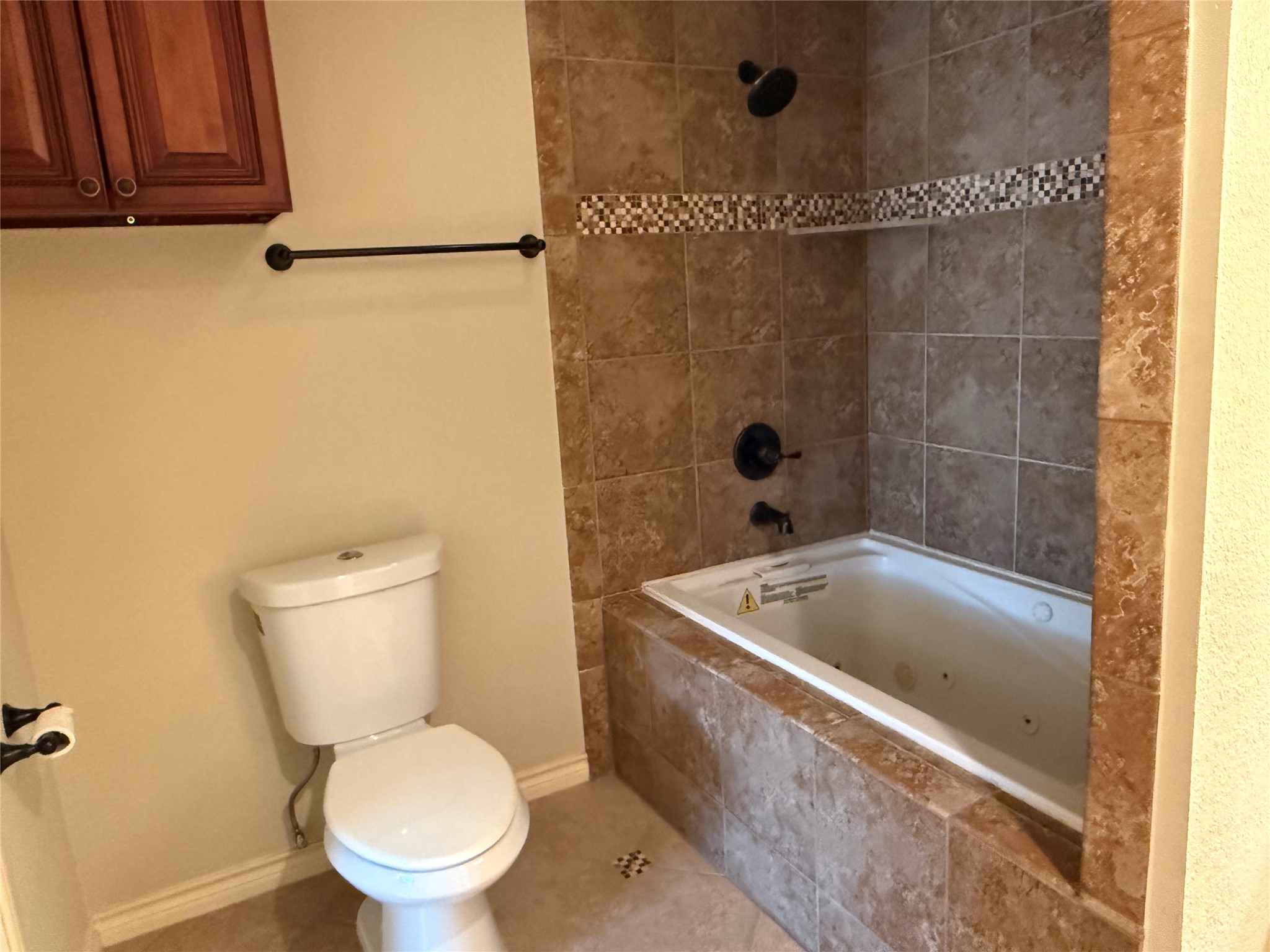 515 Tallowood Road, Unit 4 Houston, TX 77024 - Photo 16 of 25 New jetted tub