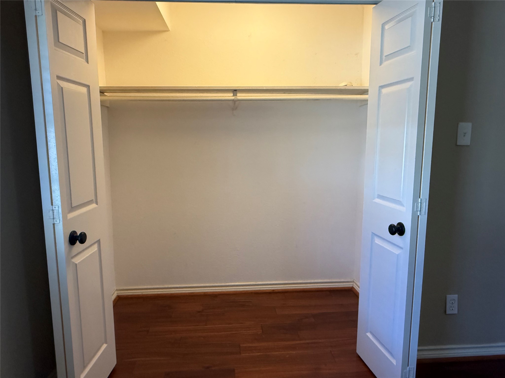 515 Tallowood Road, Unit 4 Houston, TX 77024 - Photo 20 of 25 Spacious closet in second bedroom
