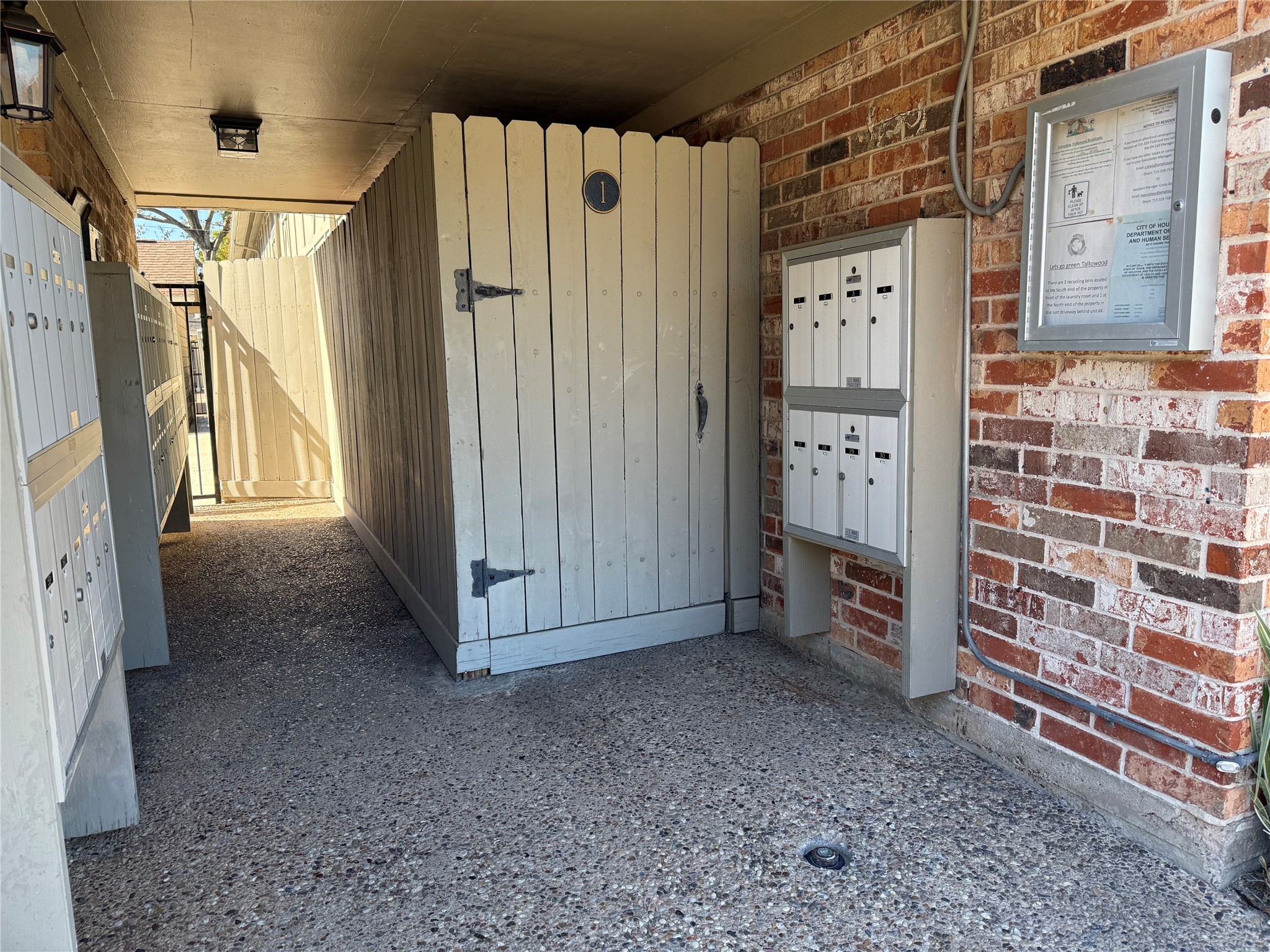 515 Tallowood Road, Unit 4 Houston, TX 77024 - Photo 25 of 25 Conveniently located to mailbox