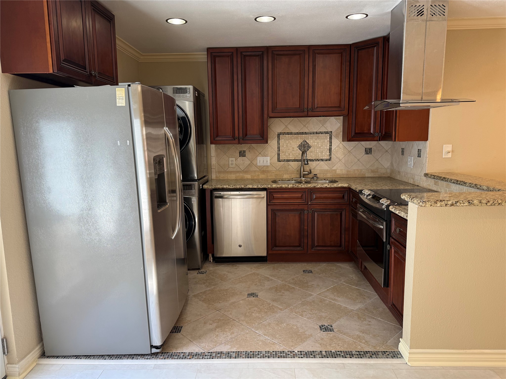 515 Tallowood Road, Unit 4 Houston, TX 77024 - Photo 7 of 25 Stunning backsplash