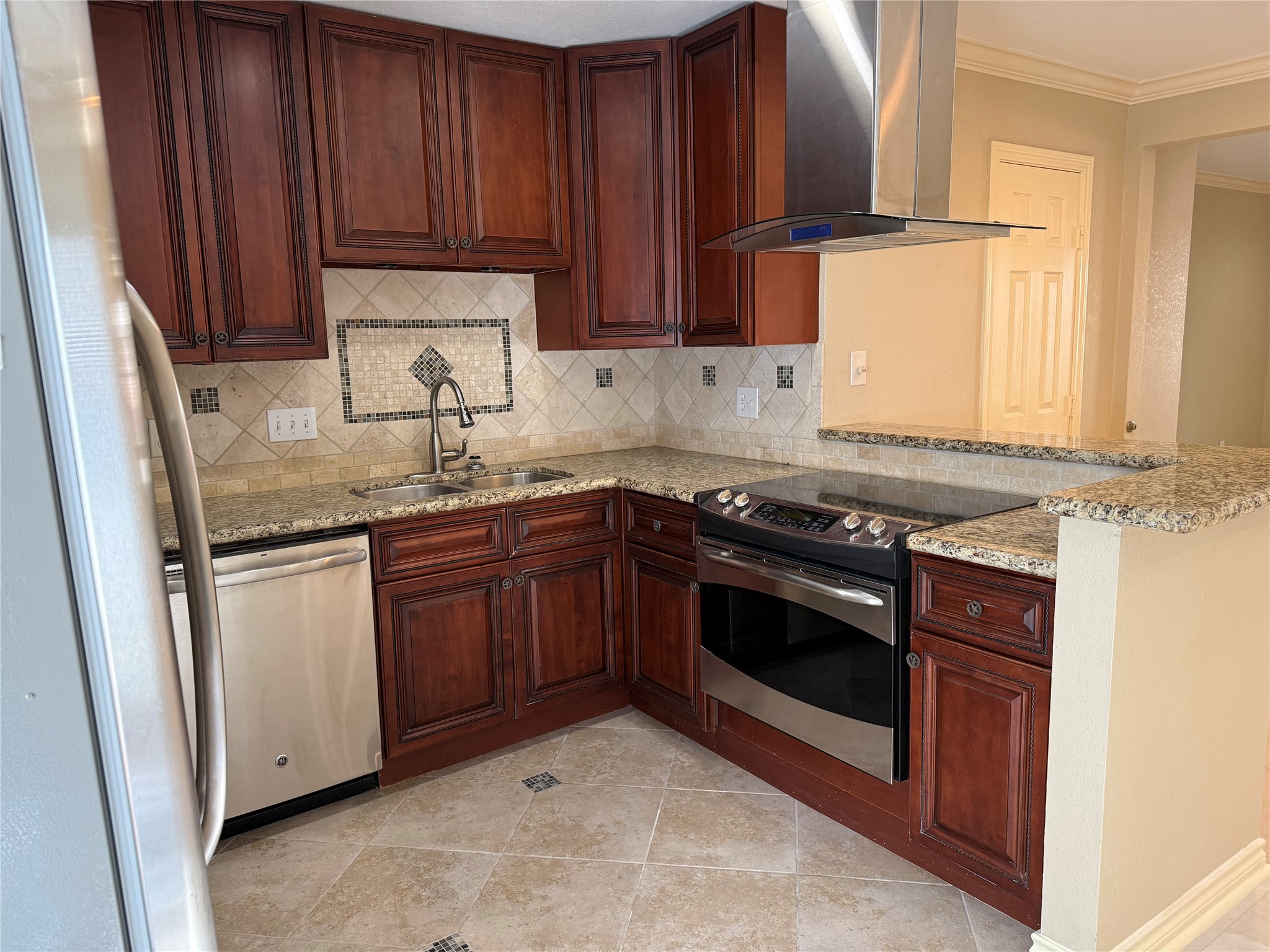 515 Tallowood Road, Unit 4 Houston, TX 77024 - Photo 8 of 25 Stainless steel appliances