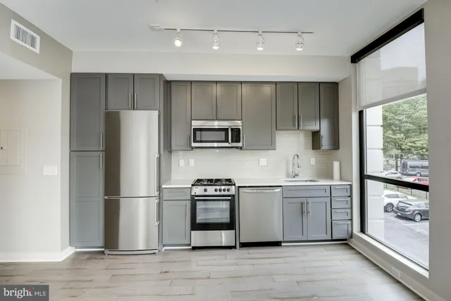 $2,300 | 1320 Fenwick Lane, Unit 202, Silver Spring, MD 20910