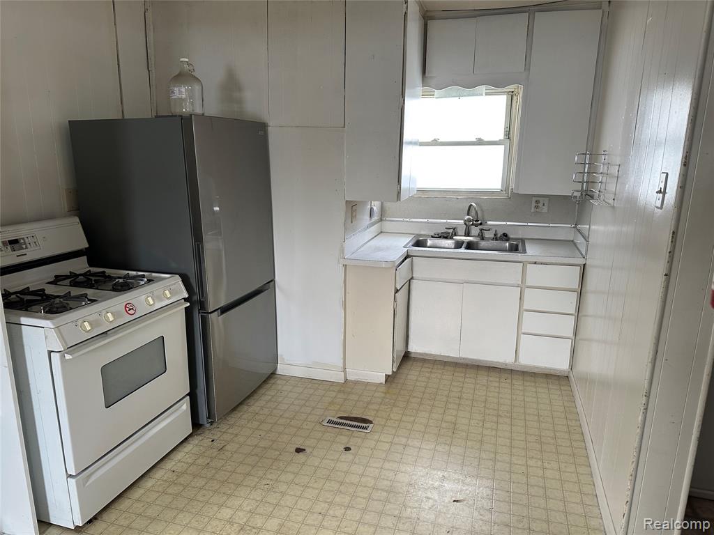 2002 Branch Road Flint, MI 48506 - Photo 4 of 9 Gallery Image 4
