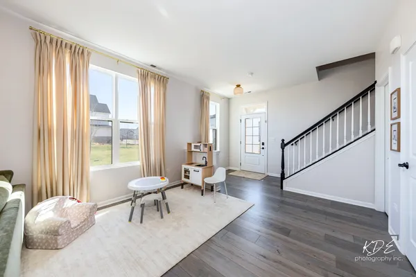 $525,000 | 4122 Chelsea Mnr Circle, Aurora, IL 60504