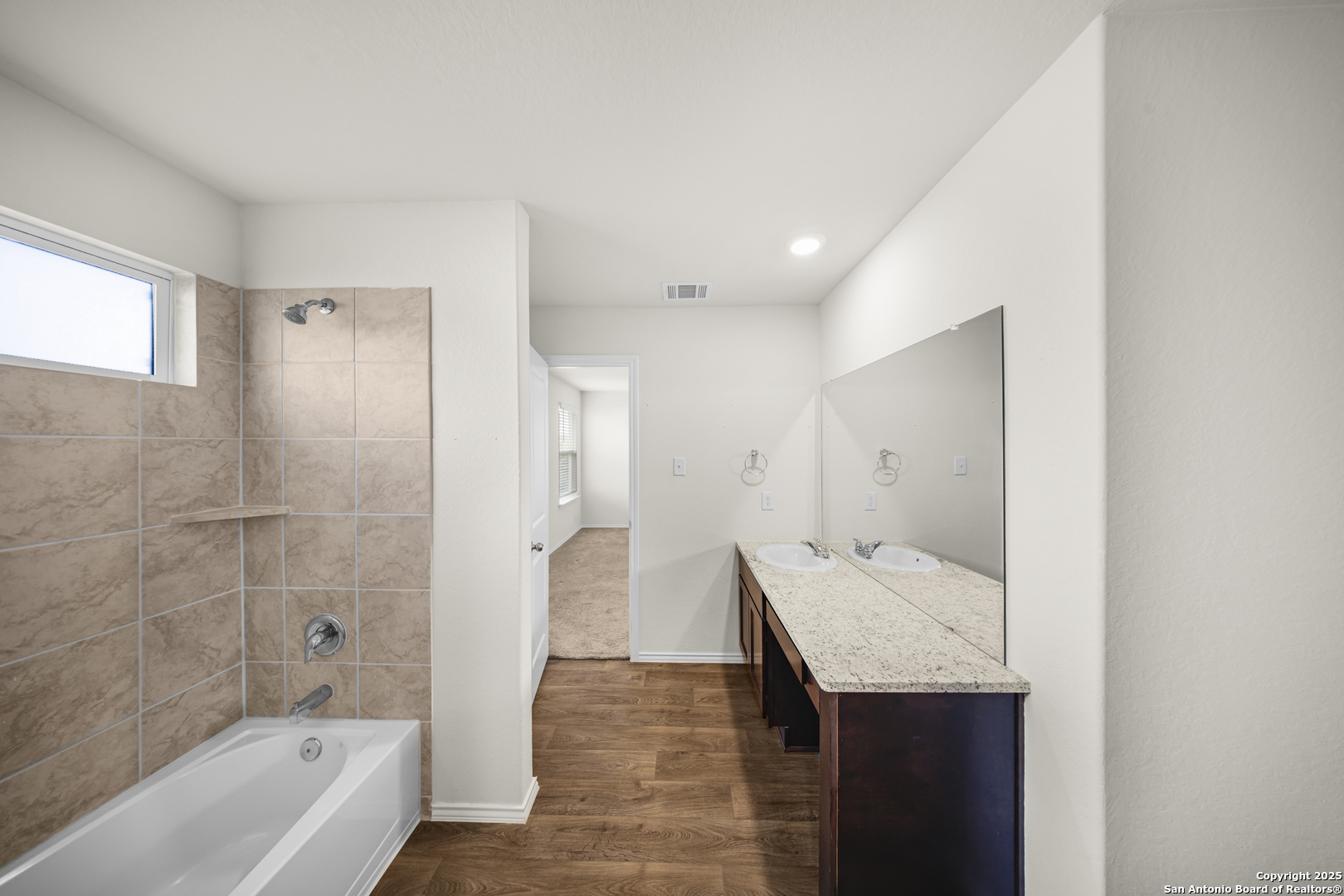 1023 Andean Emerald San Antonio, TX 78253 - Photo 17 of 19 a bathroom with a sink a mirror and a bathtub