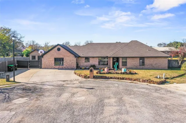 $379,000 | 244 Point Circle, Pilot Point, TX 76258