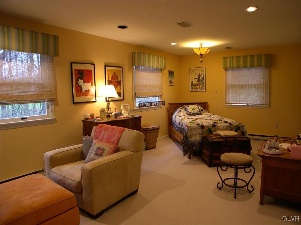 1422 Hampton Road Allentown, PA 18104 - Photo 17 of 47 Gallery Image 17